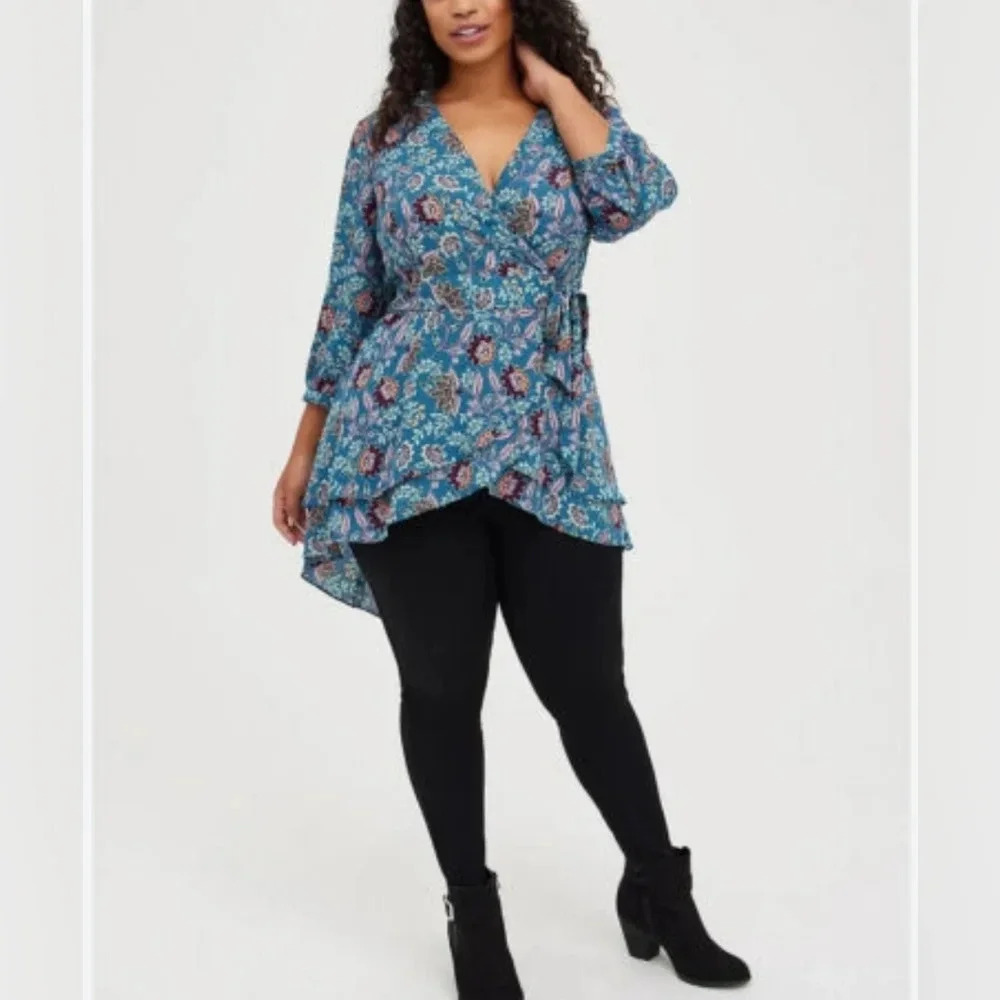 Torrid Georgette Blue Floral Tunic Top Blouse Whimsical Tropical Feminine M/L
